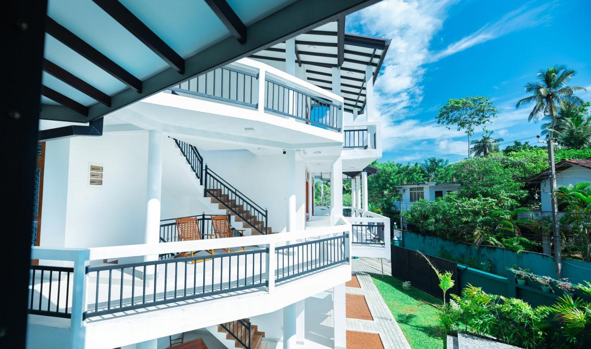 Teya Beach Hotel Ahangama Exterior foto